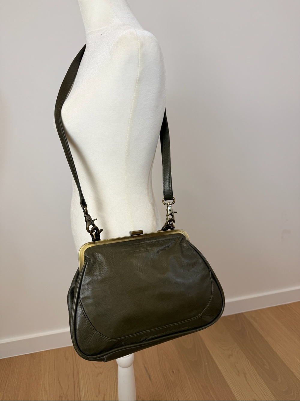 Classic Olive Leather Shoulder Bag - Picture 8 of 10